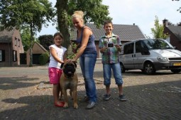 En ze zagen maar liefst 9 puppy's!!! Nick heeft trots de echo in zijn hand.