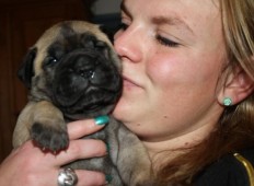 Djamie met puppy